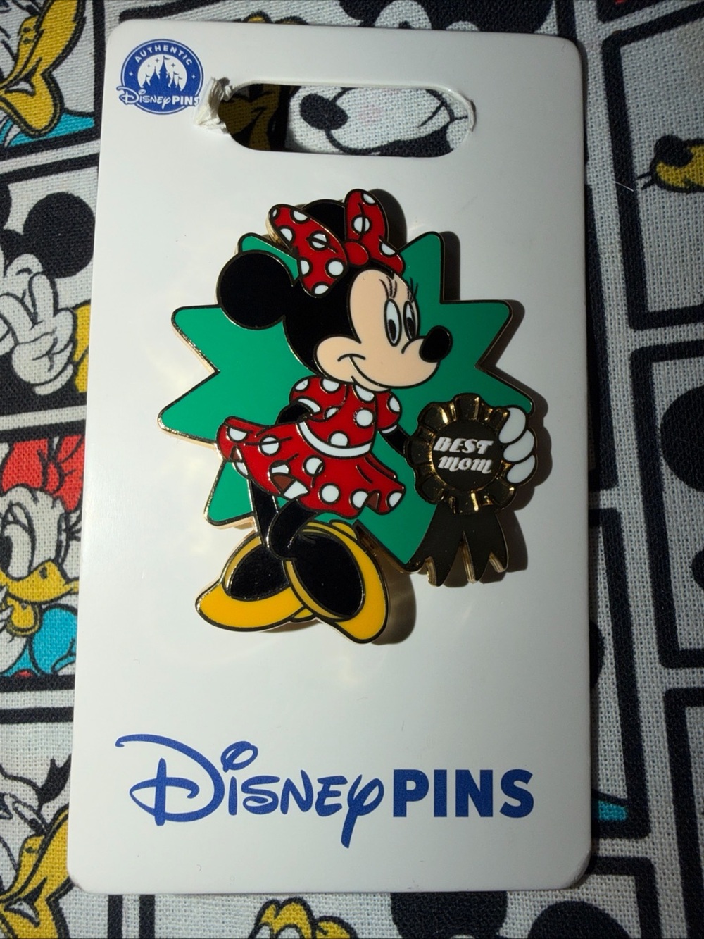 Disney Minnie Mouse ''Best Mom'' Pin Minnie's Badge of Honor Pin New 2026